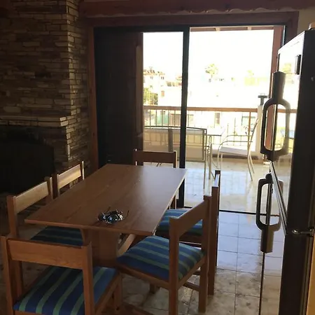 Larnaca Seaview 2 Bedroom Пила