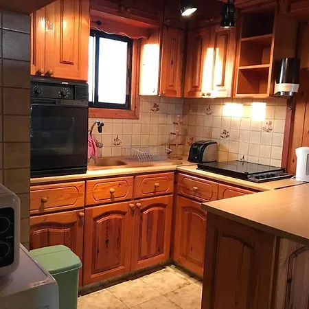 Larnaca Seaview 2 Bedroom דירה *