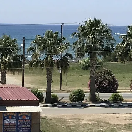 Larnaca Seaview 2 Bedroom דירה פיילה