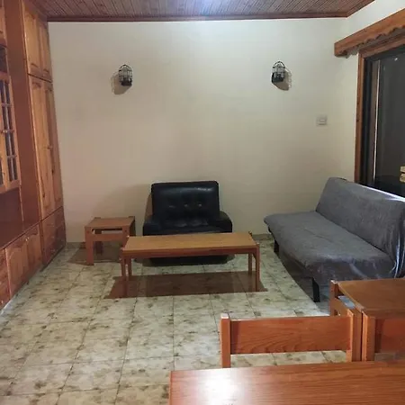 Larnaca Seaview 2 Bedroom דירה פיילה